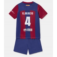 Barcelona Ronald Araujo #4 Replika babykläder Hemmaställ Barn 2023-24 Kortärmad (+ korta byxor)